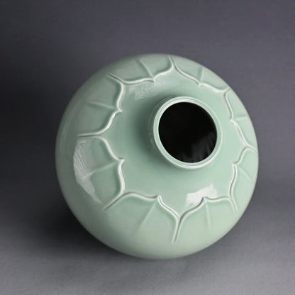 Tenryuji Seiji Celadon Vase ー加藤 渓山 "天龍寺青瓷刻 花生"