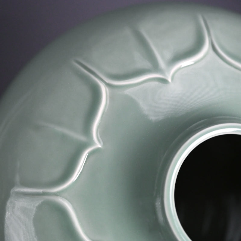 Tenryuji Seiji Celadon Vase ー加藤 渓山 "天龍寺青瓷刻 花生"