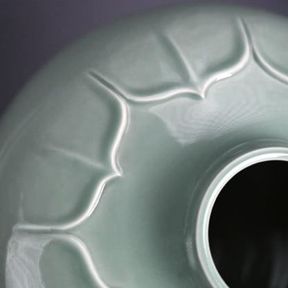 Tenryuji Seiji Celadon Vase ー加藤 渓山 "天龍寺青瓷刻 花生"