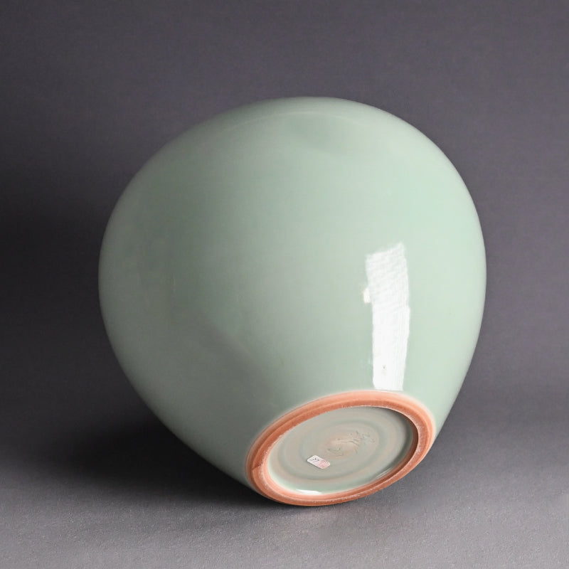 Tenryuji Seiji Celadon Vase ー加藤 渓山 "天龍寺青瓷刻 花生"