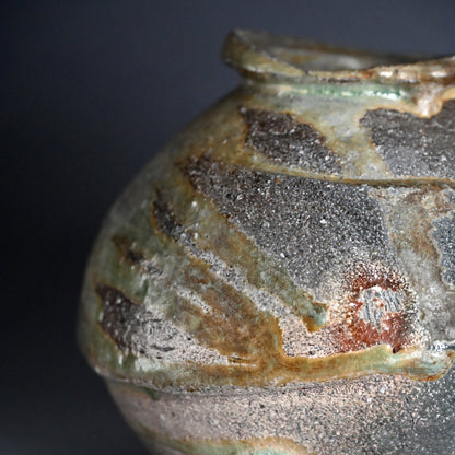 Charred Iga-yaki Tsubo Vase ー新 学 “伊賀 壷”