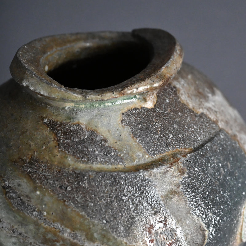 Charred Iga-yaki Tsubo Vase ー新 学 “伊賀 壷”