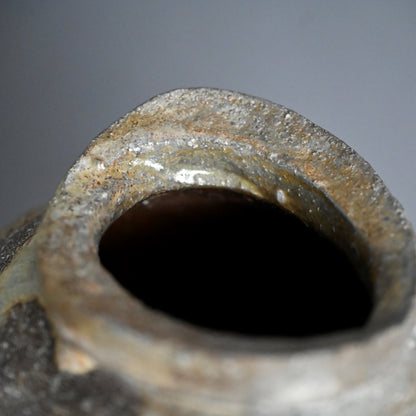 Charred Iga-yaki Tsubo Vase ー新 学 “伊賀 壷”