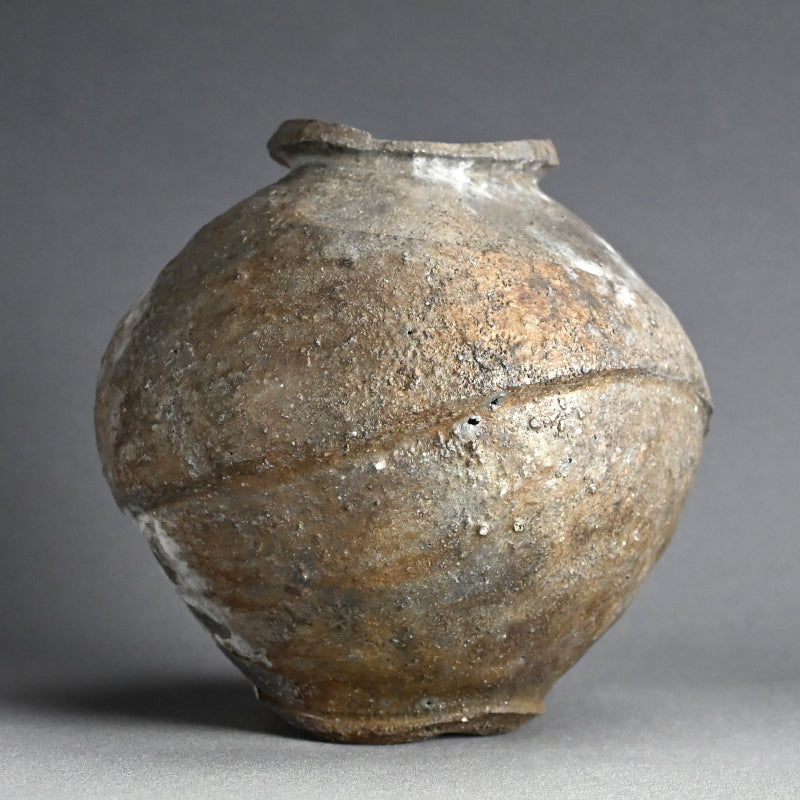 Charred Iga-yaki Tsubo Vase ー新 学 “伊賀 壷”