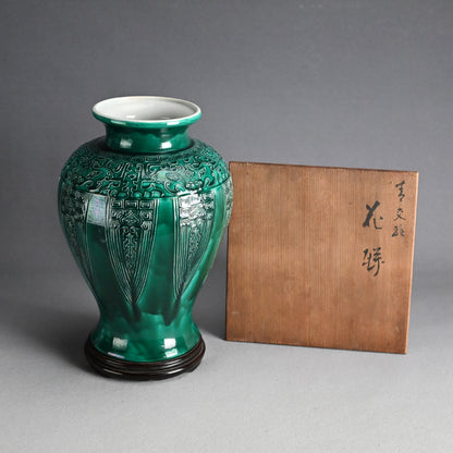 Shimmering Green Archaic Vase ー永楽 保全 “交趾花瓶”