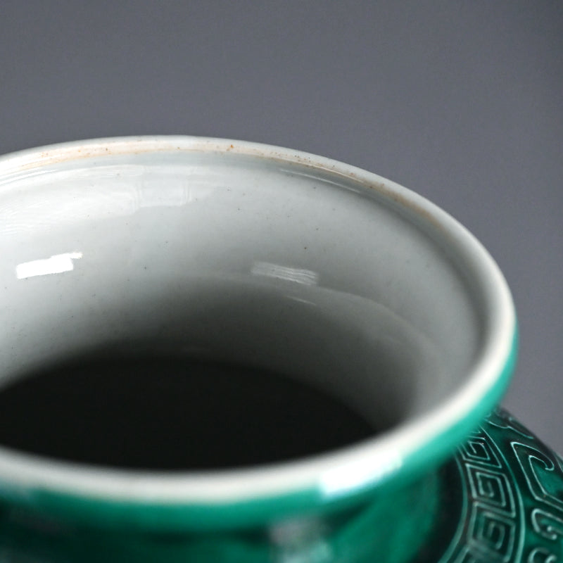 Shimmering Green Archaic Vase ー永楽 保全 “交趾花瓶”