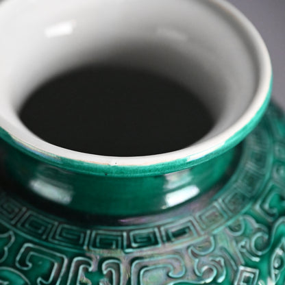 Shimmering Green Archaic Vase ー永楽 保全 “交趾花瓶”