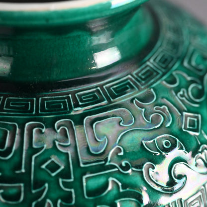 Shimmering Green Archaic Vase ー永楽 保全 “交趾花瓶”