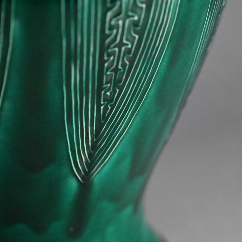 Shimmering Green Archaic Vase ー永楽 保全 “交趾花瓶”
