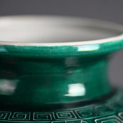 Shimmering Green Archaic Vase ー永楽 保全 “交趾花瓶”