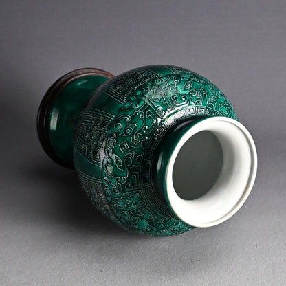 Shimmering Green Archaic Vase ー永楽 保全 “交趾花瓶”