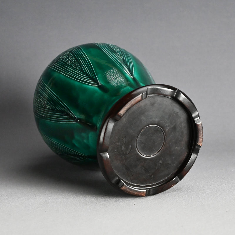 Shimmering Green Archaic Vase ー永楽 保全 “交趾花瓶”