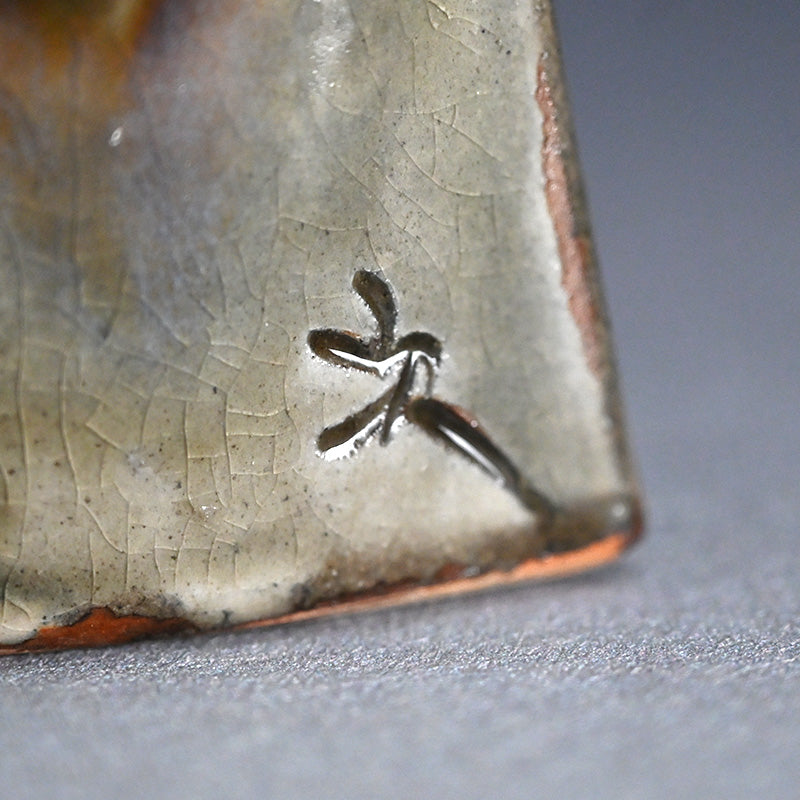 LNT Dachibin Vessel ー金城 次郎 “抱瓶”