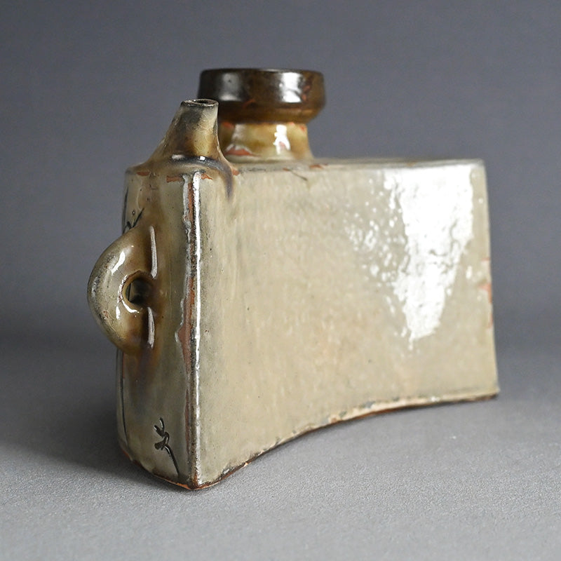 LNT Dachibin Vessel ー金城 次郎 “抱瓶”