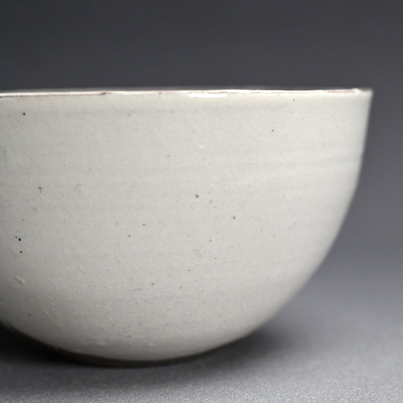 Large Pottery Bowl by Female Artist ー重森 陽子 “白釉 鉢”