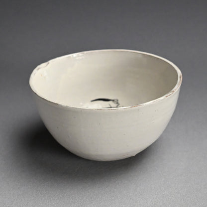 Large Pottery Bowl by Female Artist ー重森 陽子 “白釉 鉢”