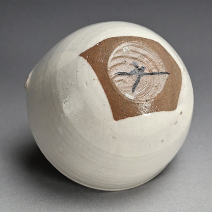 Large Pottery Bowl by Female Artist ー重森 陽子 “白釉 鉢”