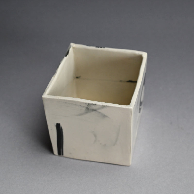 Pioneering Avant-garde Ceramic CUBE ー重森 陽子 “丸丸 CUBE”