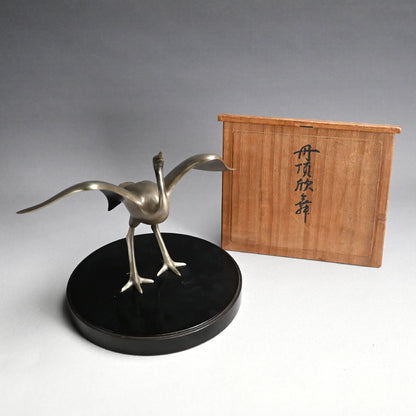 White Bronze Sculpture of a Prancing Crane ー小林 美春 “丹頂欣舞”