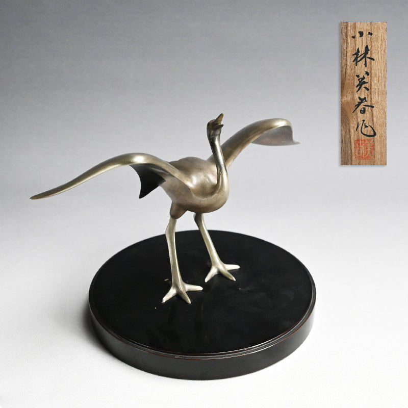 White Bronze Sculpture of a Prancing Crane ー小林 美春 “丹頂欣舞”