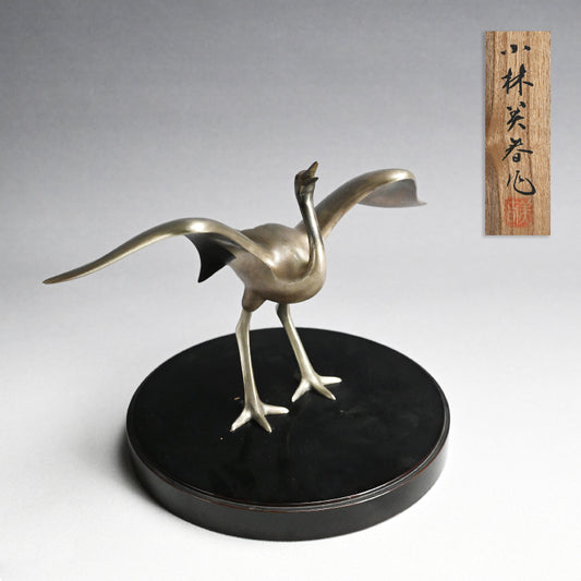 White Bronze Sculpture of a Prancing Crane ー小林 美春 “丹頂欣舞”