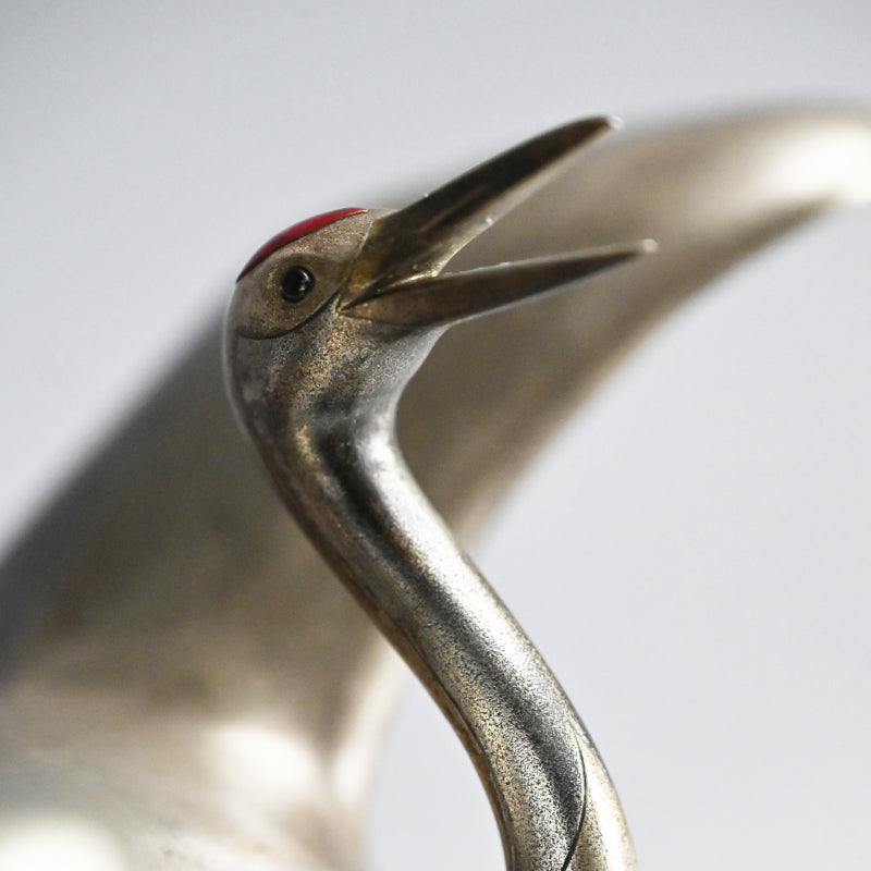 White Bronze Sculpture of a Prancing Crane ー小林 美春 “丹頂欣舞”
