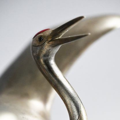 White Bronze Sculpture of a Prancing Crane ー小林 美春 “丹頂欣舞”