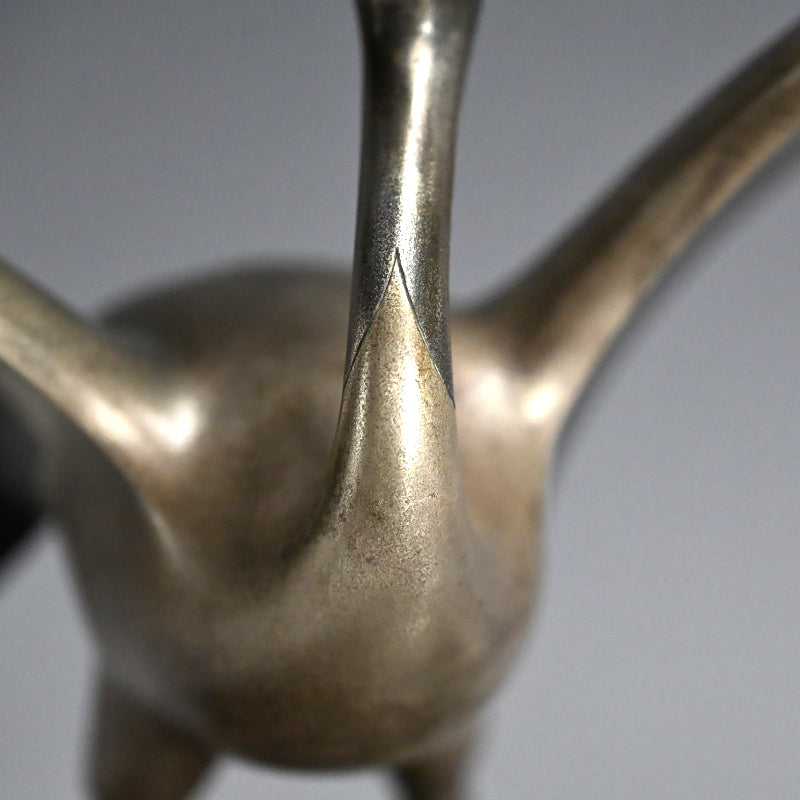 White Bronze Sculpture of a Prancing Crane ー小林 美春 “丹頂欣舞”