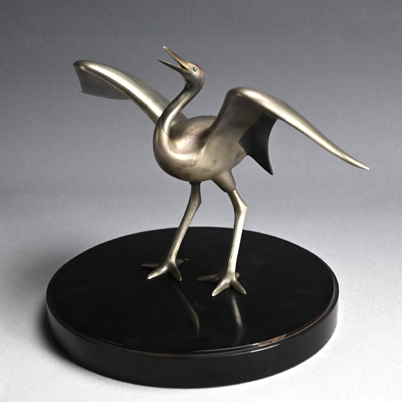 White Bronze Sculpture of a Prancing Crane ー小林 美春 “丹頂欣舞”