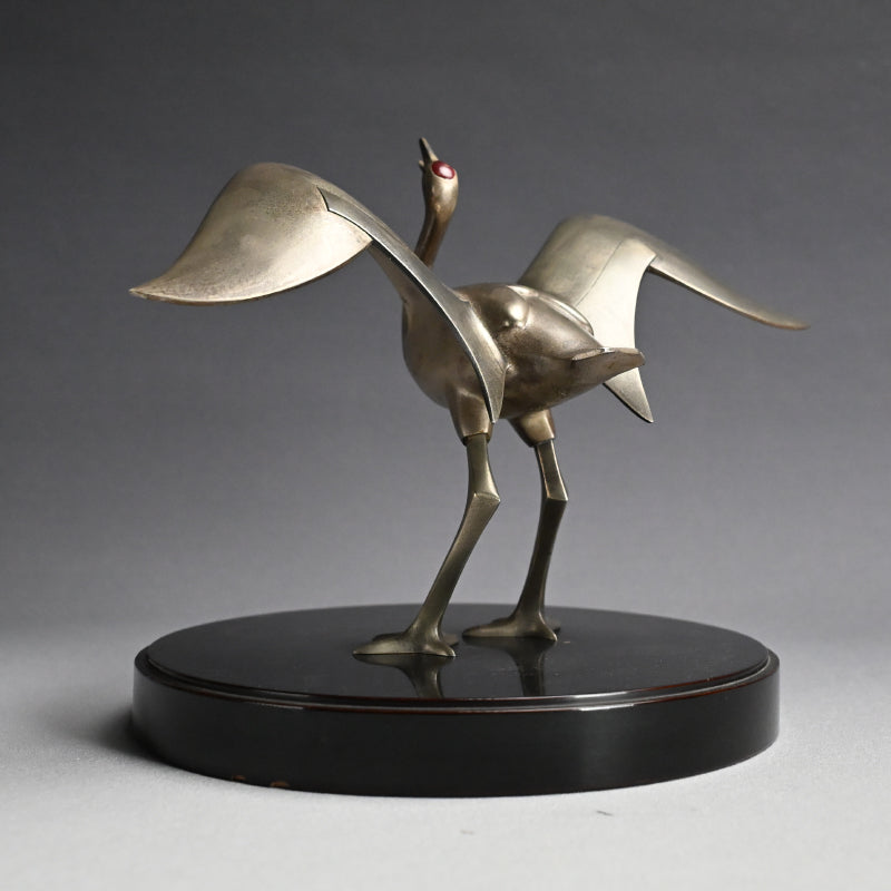 White Bronze Sculpture of a Prancing Crane ー小林 美春 “丹頂欣舞”