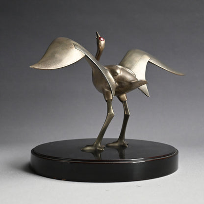 White Bronze Sculpture of a Prancing Crane ー小林 美春 “丹頂欣舞”