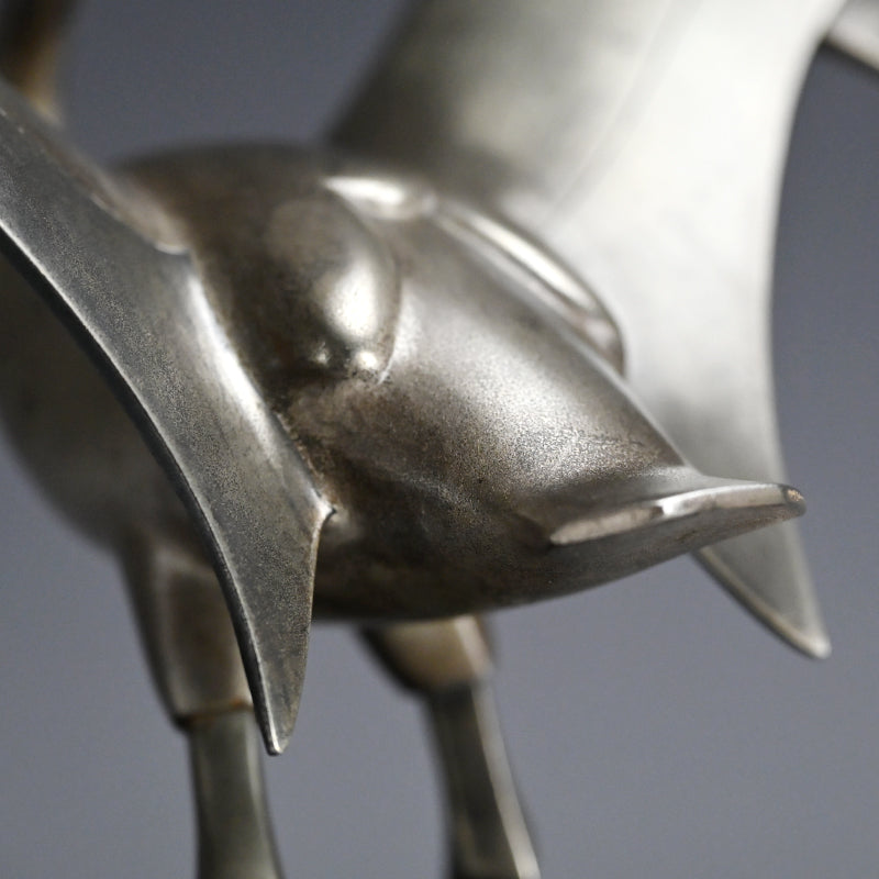 White Bronze Sculpture of a Prancing Crane ー小林 美春 “丹頂欣舞”