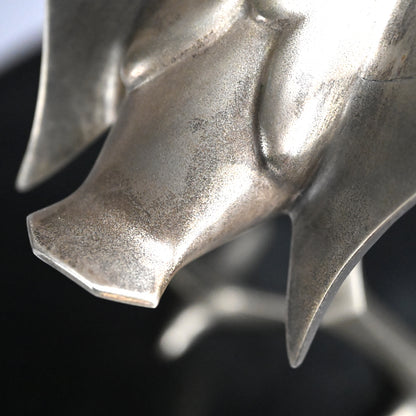 White Bronze Sculpture of a Prancing Crane ー小林 美春 “丹頂欣舞”
