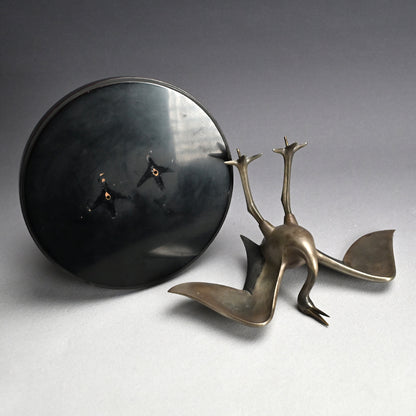 White Bronze Sculpture of a Prancing Crane ー小林 美春 “丹頂欣舞”