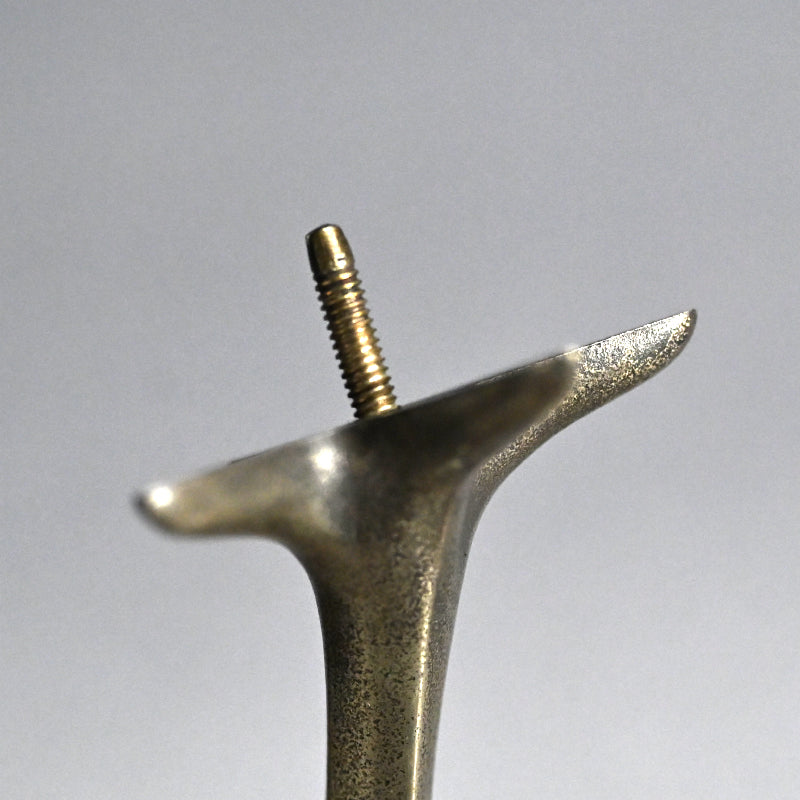 White Bronze Sculpture of a Prancing Crane ー小林 美春 “丹頂欣舞”