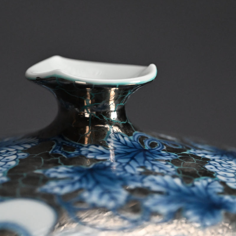 Squirrels & Grapes Platinum Glazed Vase ー藤井 朱明 “極上白金彩 葡萄文”