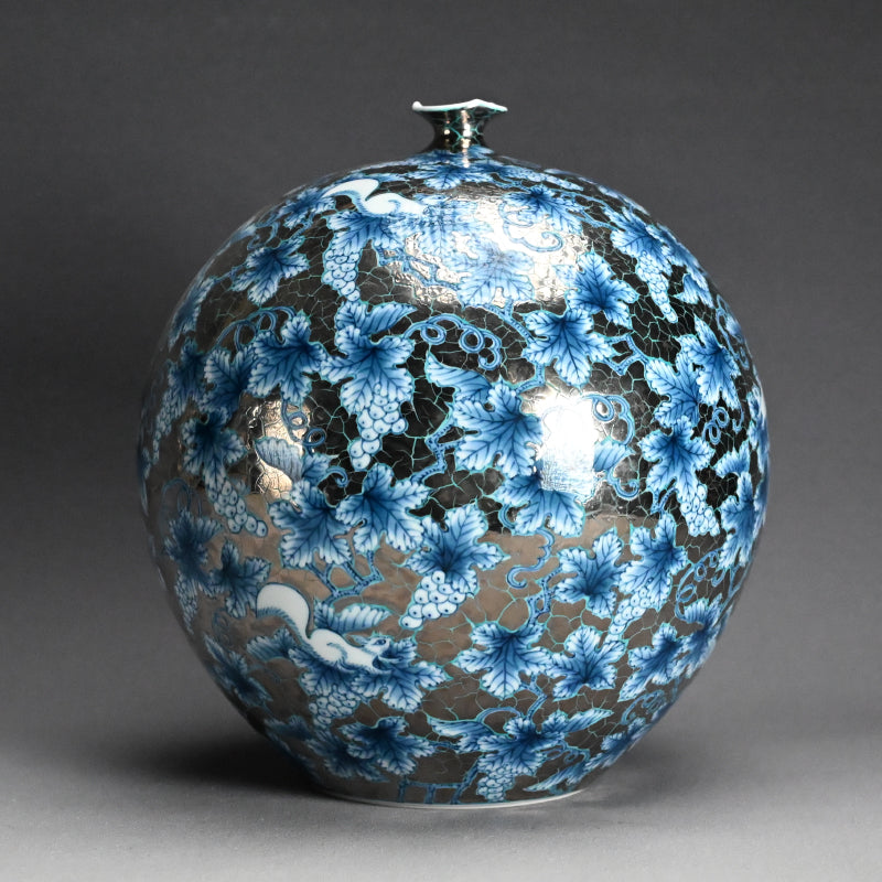 Squirrels & Grapes Platinum Glazed Vase ー藤井 朱明 “極上白金彩 葡萄文”