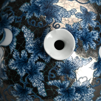 Squirrels & Grapes Platinum Glazed Vase ー藤井 朱明 “極上白金彩 葡萄文”