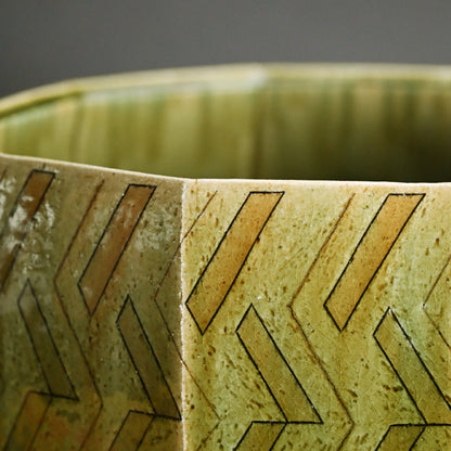 Exhibited & Awarded Oribe Zogan Vase ー臼井 和成 “織部象嵌花器”