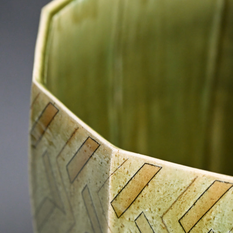 Exhibited & Awarded Oribe Zogan Vase ー臼井 和成 “織部象嵌花器”