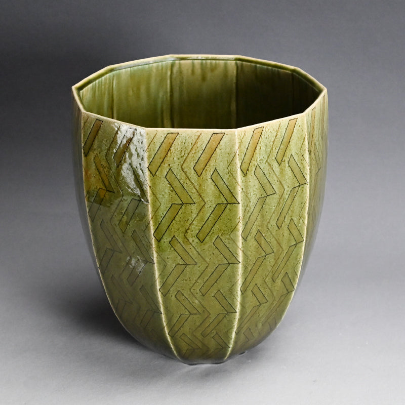 Exhibited & Awarded Oribe Zogan Vase ー臼井 和成 “織部象嵌花器”