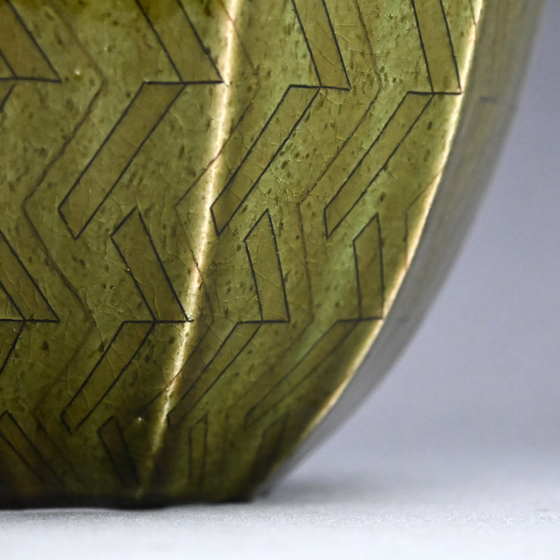 Exhibited & Awarded Oribe Zogan Vase ー臼井 和成 “織部象嵌花器”