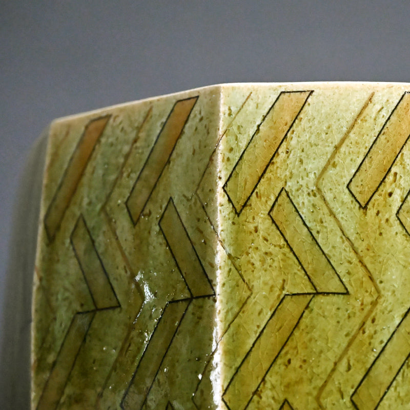 Exhibited & Awarded Oribe Zogan Vase ー臼井 和成 “織部象嵌花器”