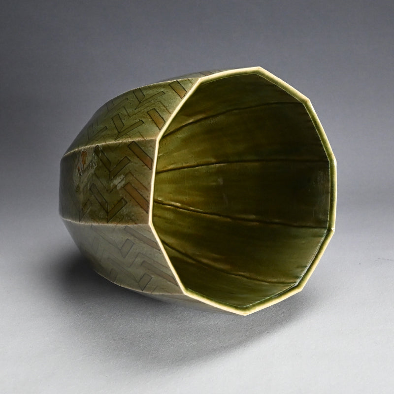 Exhibited & Awarded Oribe Zogan Vase ー臼井 和成 “織部象嵌花器”