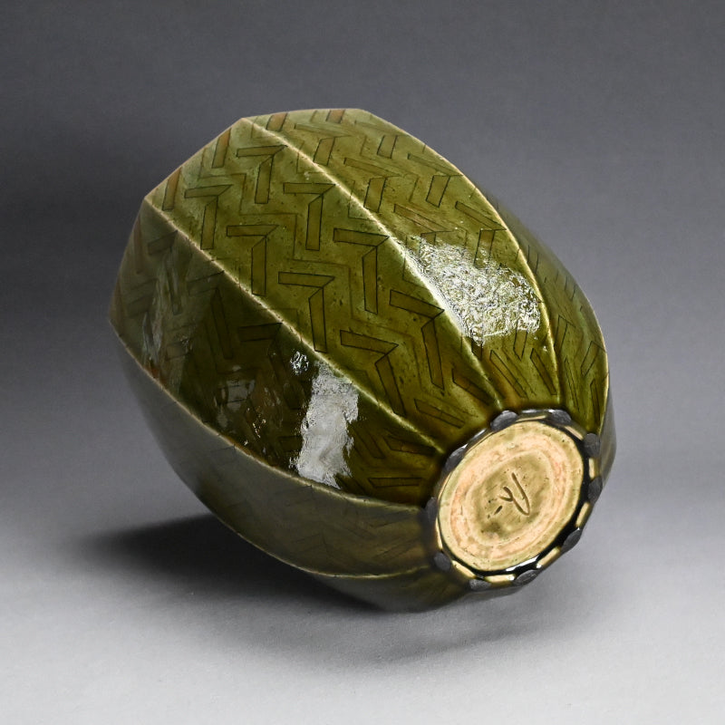 Exhibited & Awarded Oribe Zogan Vase ー臼井 和成 “織部象嵌花器”