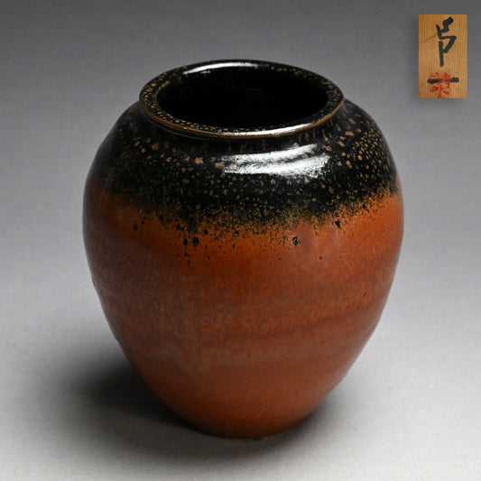 Quintessential Vase by LNT ー清水 卯一 “鉄釉 花瓶”