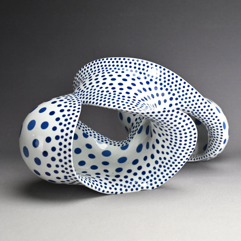 Unusual Winged Sculpture ー中島 晴美 ”反転するかたち”