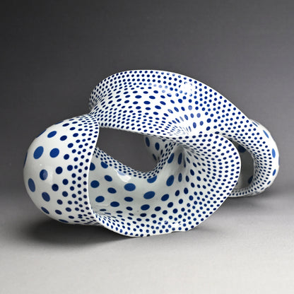 Unusual Winged Sculpture ー中島 晴美 ”反転するかたち”