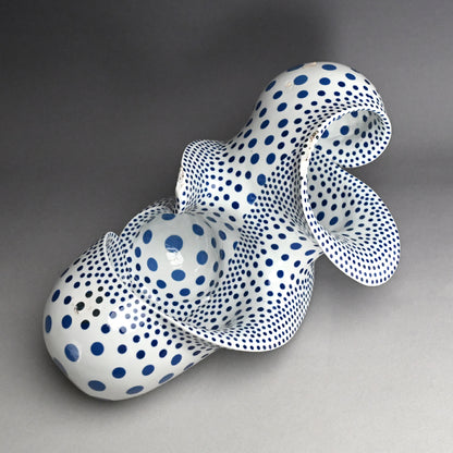 Unusual Winged Sculpture ー中島 晴美 ”反転するかたち”