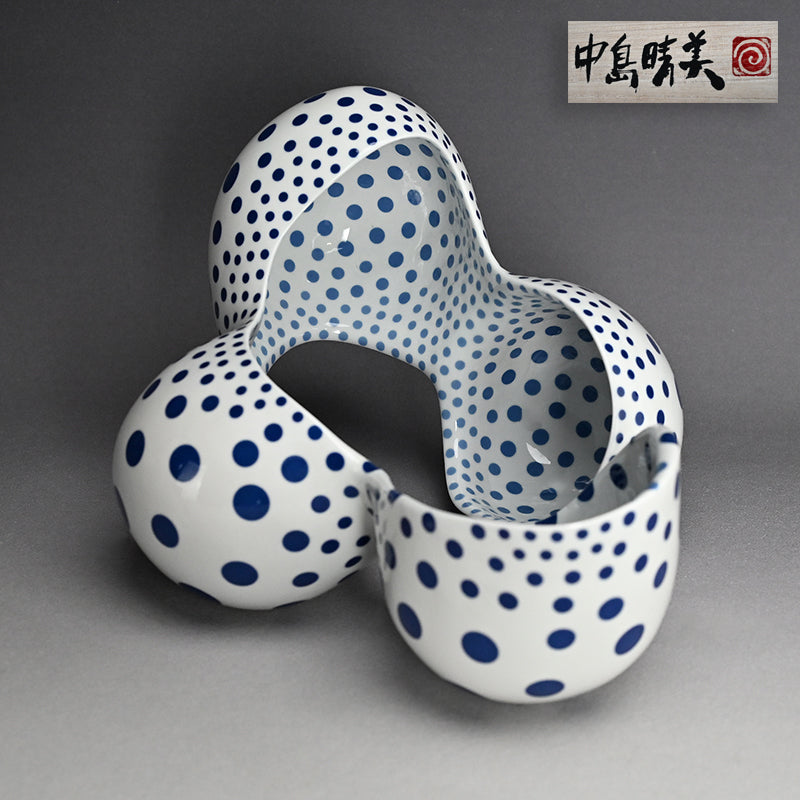 Porcelain Sculpture of Proliferating Form ー中島 晴美 “増殖する形”